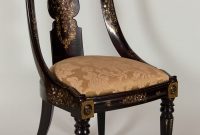 Cadeira chinesa de 1850 feita em papel machê