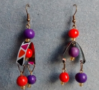 Brincos de lata de cookies e sementes de açaí