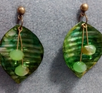 Brincos de lata de molho de tomate e cristais