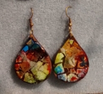 Brincos gota de mdf com mosaico de cascas ovos