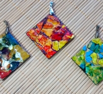 Pingentes quadrados de mdf com mosaico de cascas ovos