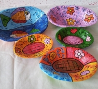 Gamelas de papel machê do artista Raul Oliveira