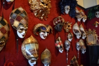 Máscaras de carnaval de Veneza feitas em papel machê